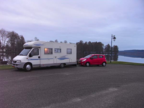 Familie Jonker, Adria Coral camper, Chevrolet Spark